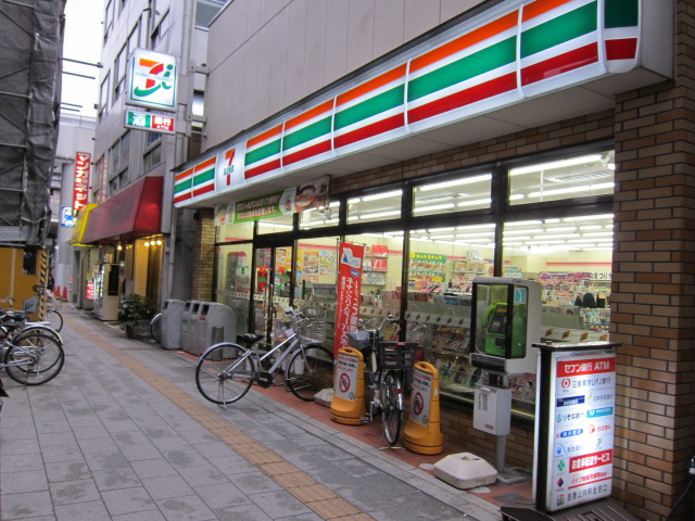 コンビニ　セブンイレブン板橋本町駅前店（コンビニ）まで166m
