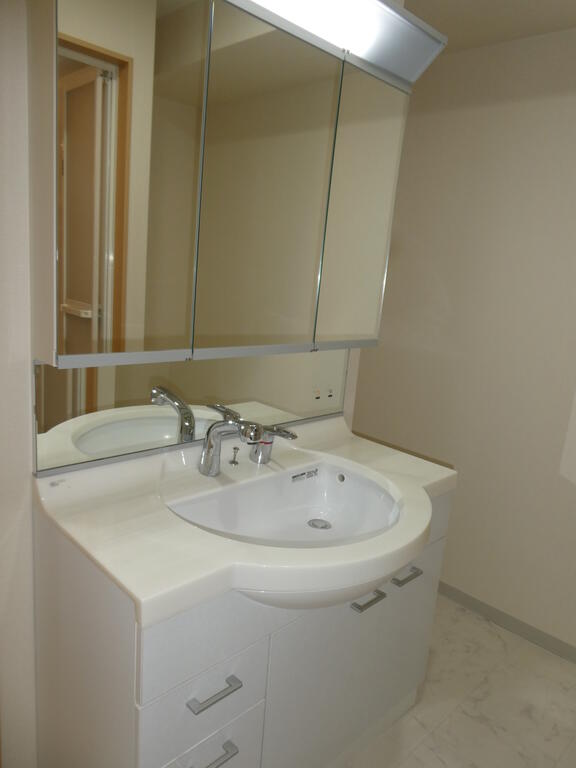 洗面設備　タッチレスで水が出ます