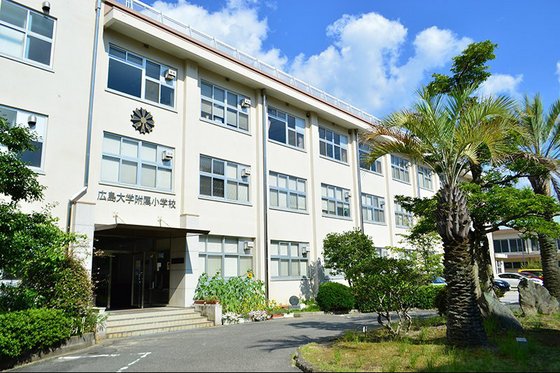 【翠二反田ビルの小学校】