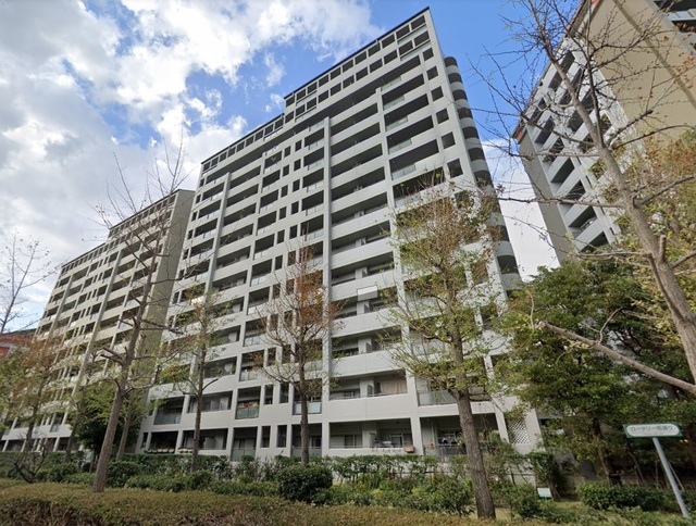神戸市東灘区向洋町中のマンションの建物外観
