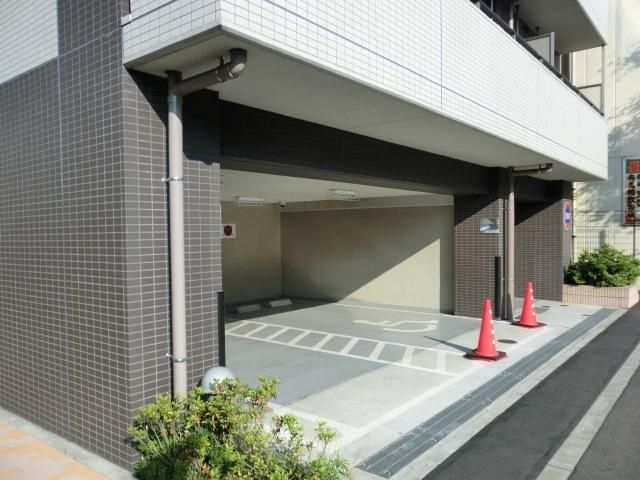 【板橋区東坂下のマンションの駐車場】