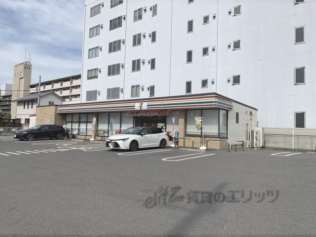 【奈良市三条栄町のマンションのコンビニ】