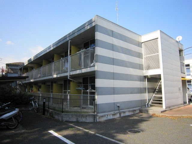 日高市大字鹿山のアパートの建物外観