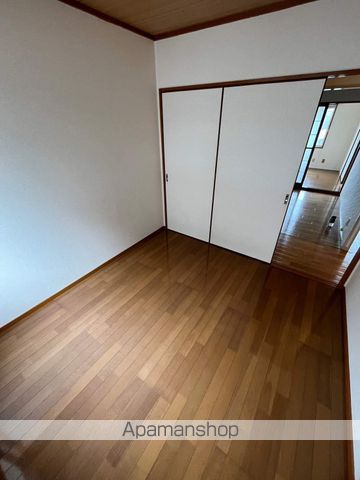 榮アパートの居間写真