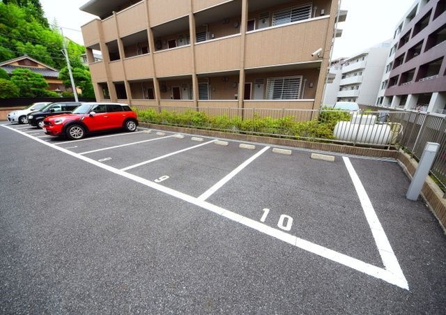 【横浜市戸塚区名瀬町のアパートの駐車場】