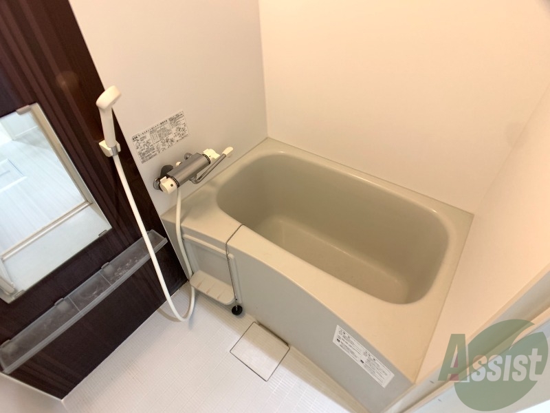 バス・シャワールーム　コチラで日々の疲れを癒し、リラックスしてください