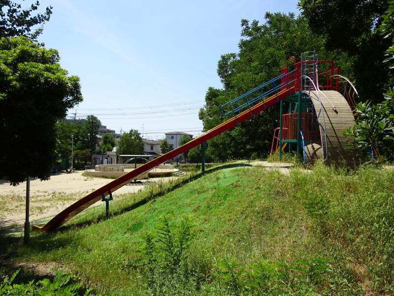 【豊中市宝山町のアパートの公園】