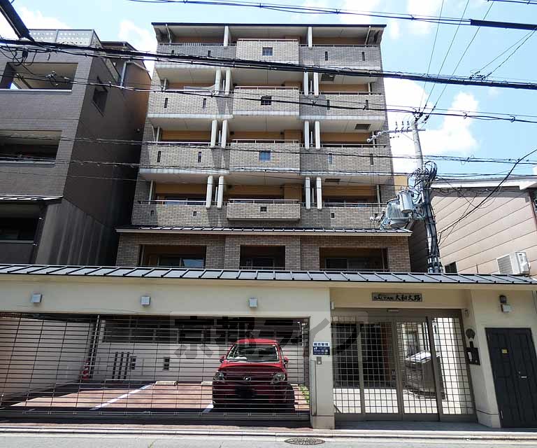 京都市東山区山崎町のマンションの建物外観