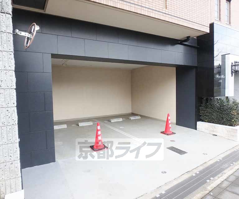 【京都市下京区中堂寺前田町のマンションの駐車場】