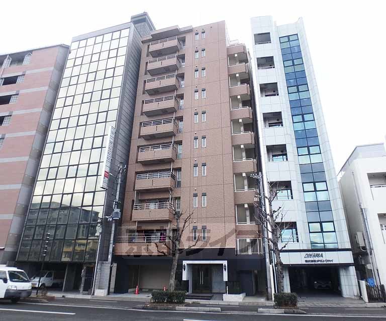 京都市下京区中堂寺前田町のマンションの建物外観