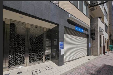 【中央区銀座のマンションのエントランス】