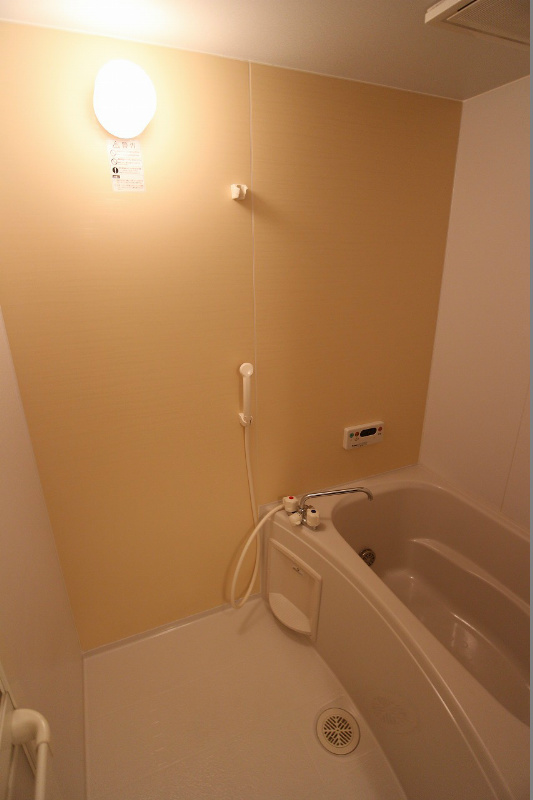 バス・シャワールーム　給湯器付