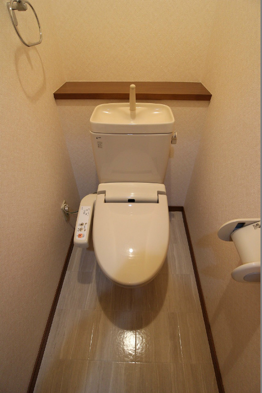 トイレ　温水洗浄便座