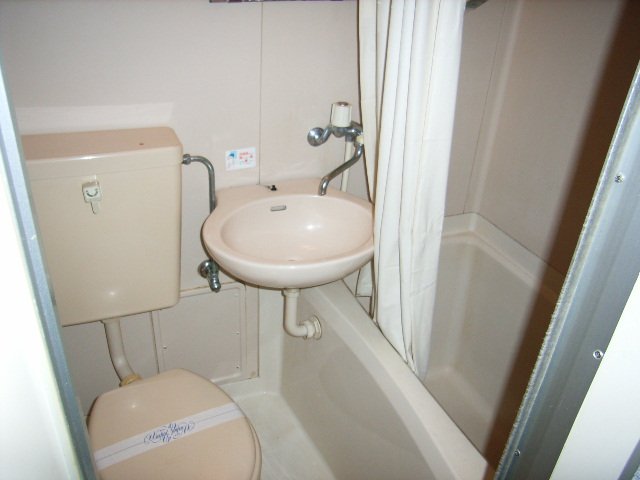 バス・シャワールーム　同物件、別号室のものです。