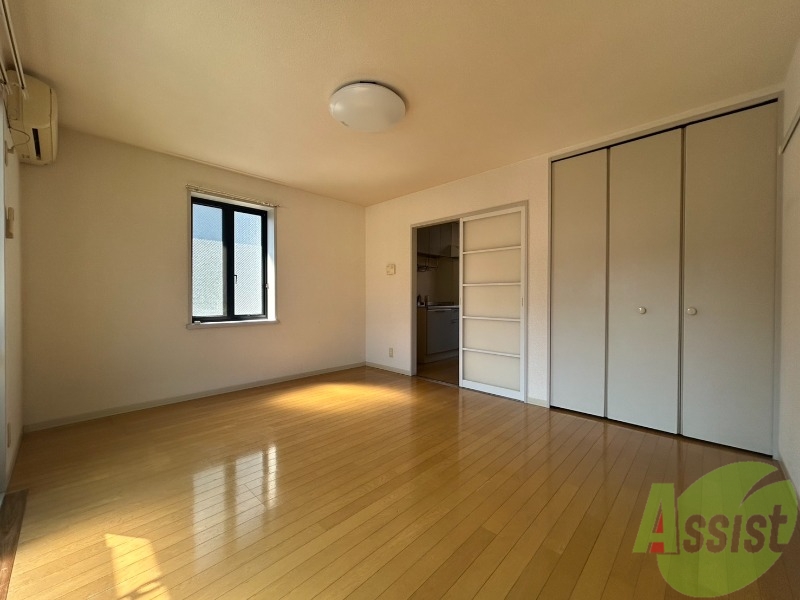 居室・リビング　２面採光で換気がしやすく日当たりも確保できます。