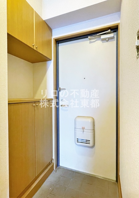 玄関　玄関には下駄箱があるのでスッキリとした空間を保てます♪