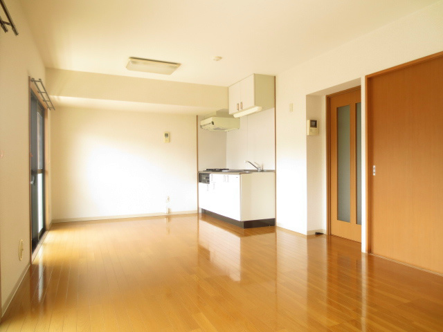 居室・リビング　約14帖の南向きLDK