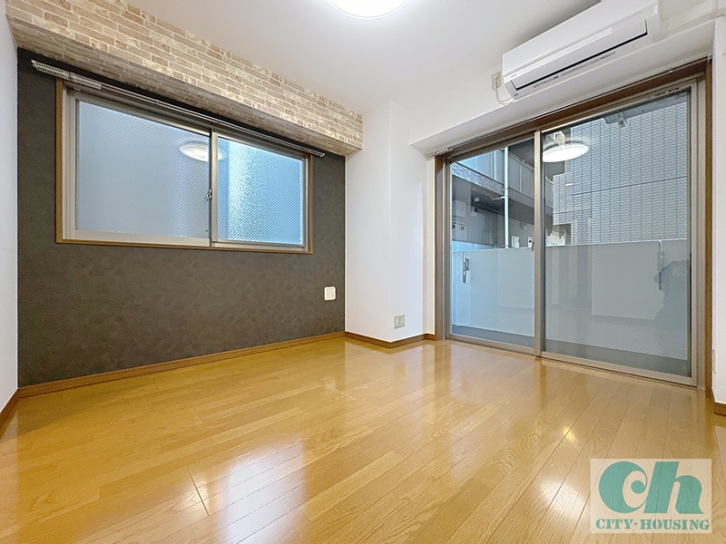 居室・リビング　2面採光の明るい室内！