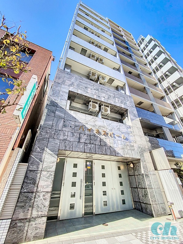 建物外観　10階建てのオートロックマンション