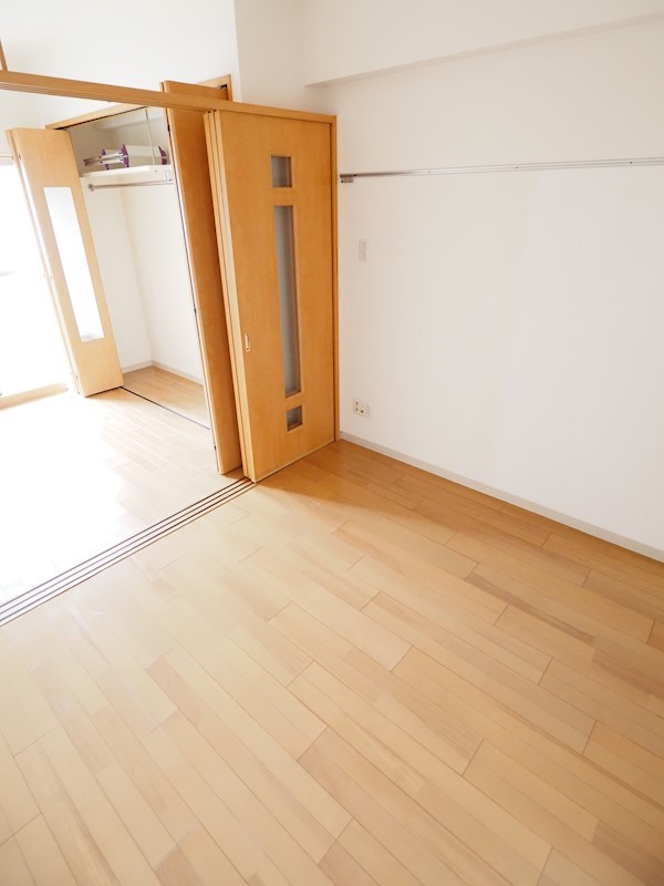 居室・リビング　落ち着くフローリング