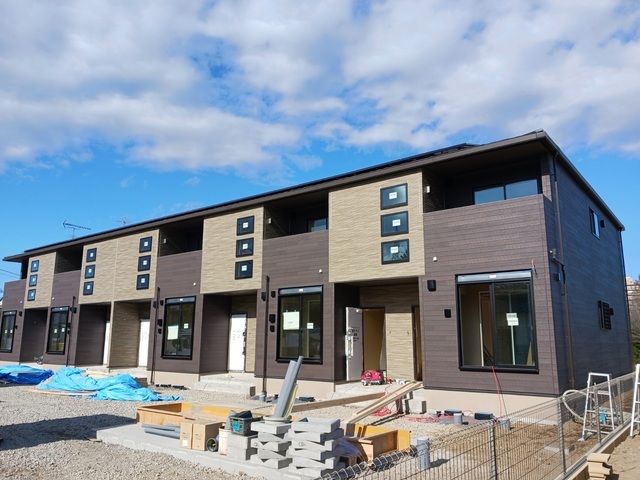 比企郡小川町大字青山のアパートの建物外観