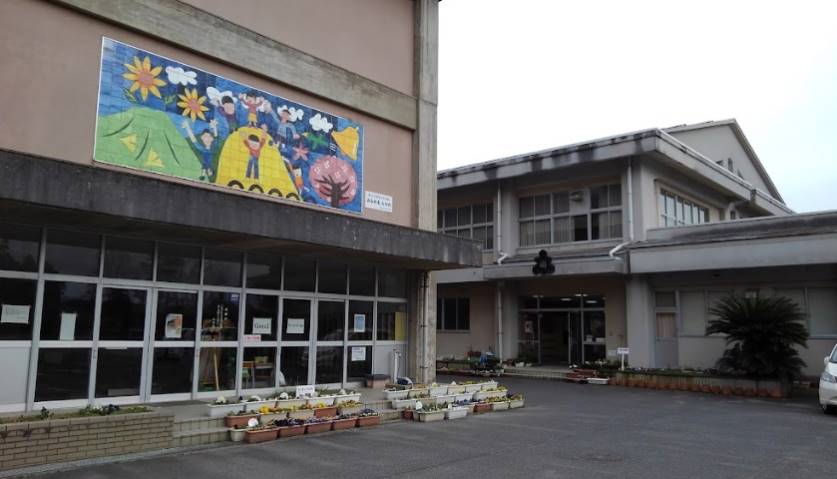 小学校　稲葉山小学校（小学校）まで551m