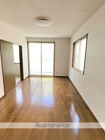 イーストタウン D棟の居間写真