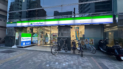 コンビニ　ファミリーマート西池袋五丁目店（コンビニ）まで82m