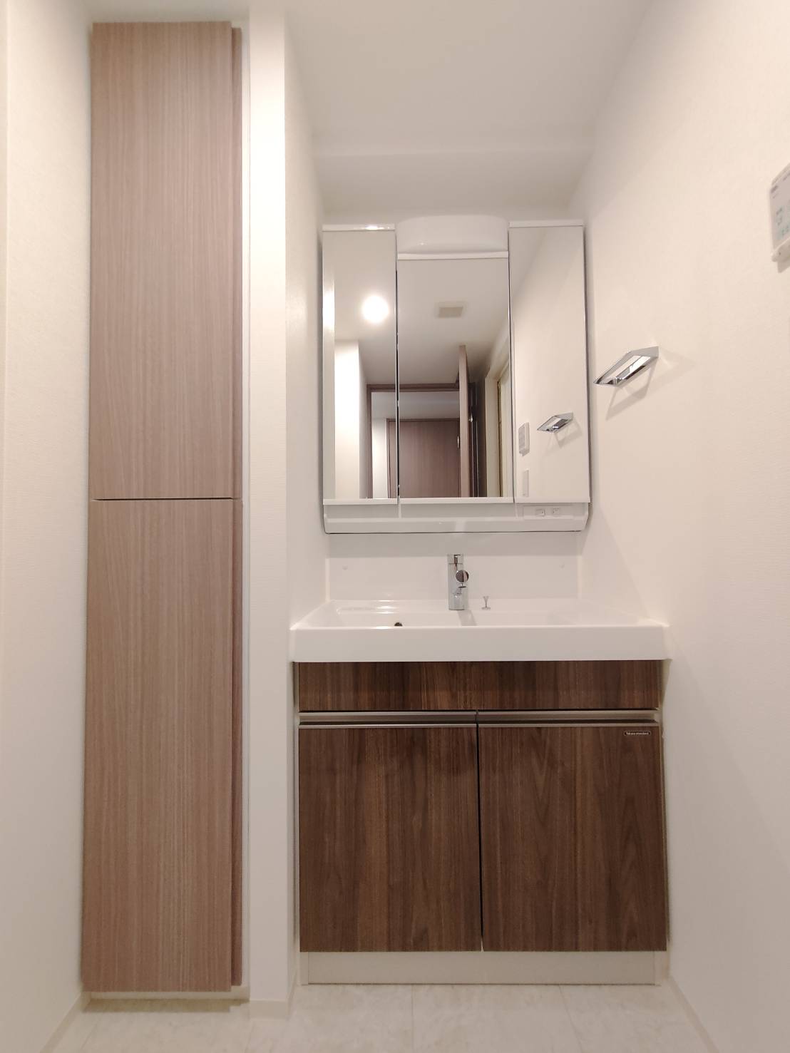 洗面設備　スペースが確保できる洗面所です