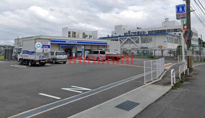 コンビニ　ローソン高槻赤大路町店（コンビニ）まで302m