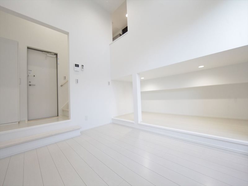 居室・リビング　洋室5.7帖　アンダーロフト5帖（収納にも寝室にも使えます）