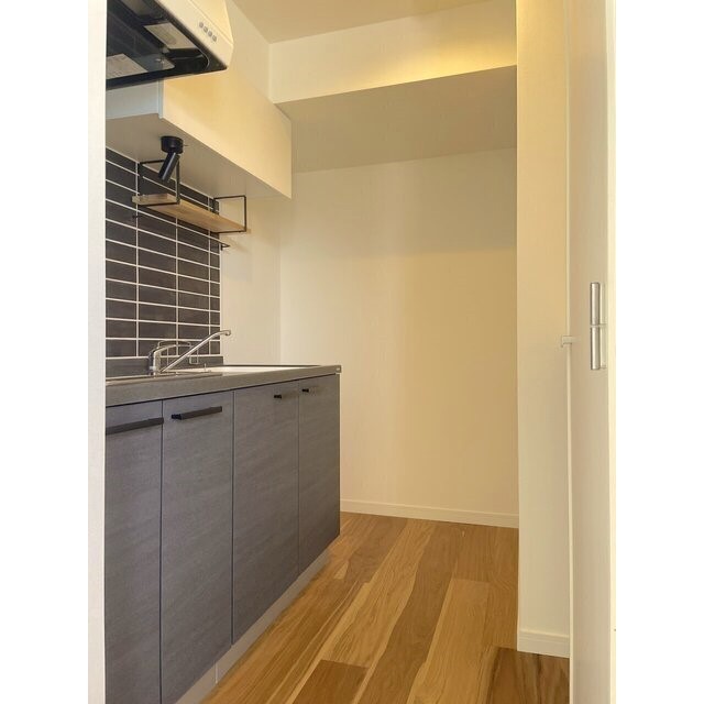 キッチン　※添付は別部屋（同タイプ）写真となります