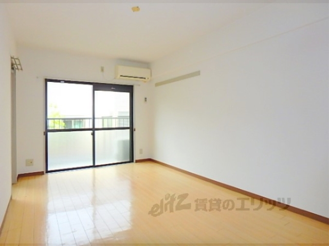 居室・リビング　８帖の広いお部屋です