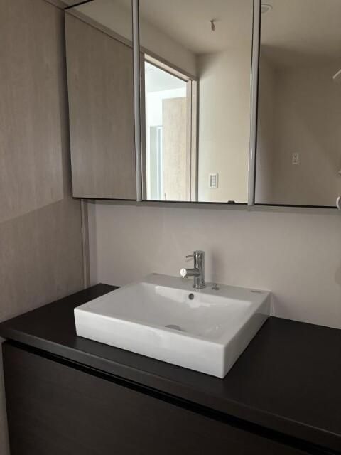 洗面設備　スペースが確保できる洗面所です