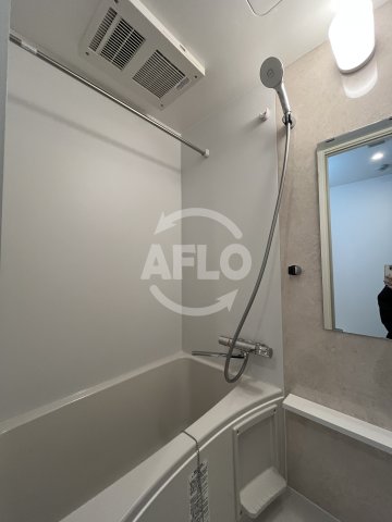 バス・シャワールーム　ファーストフィオーレ江坂ラディール　浴室