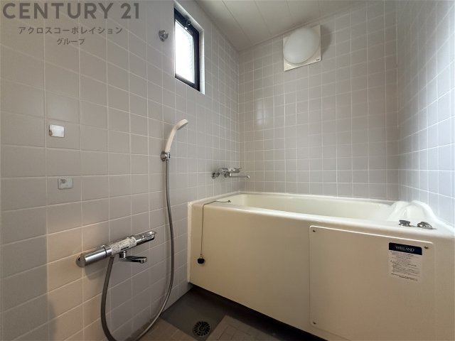 バス・シャワールーム　落ち着いた空間のお風呂です