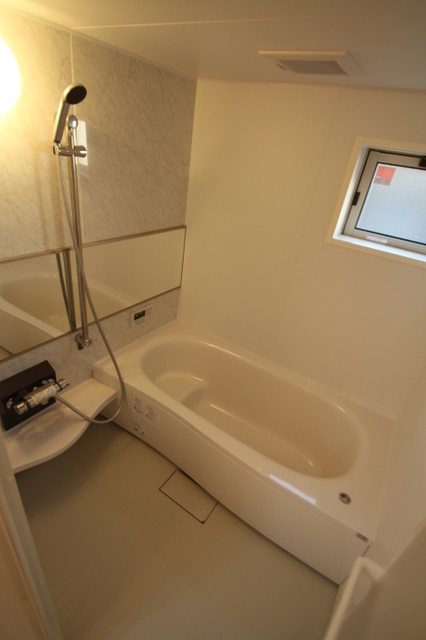 バス・シャワールーム　１０５　浴室