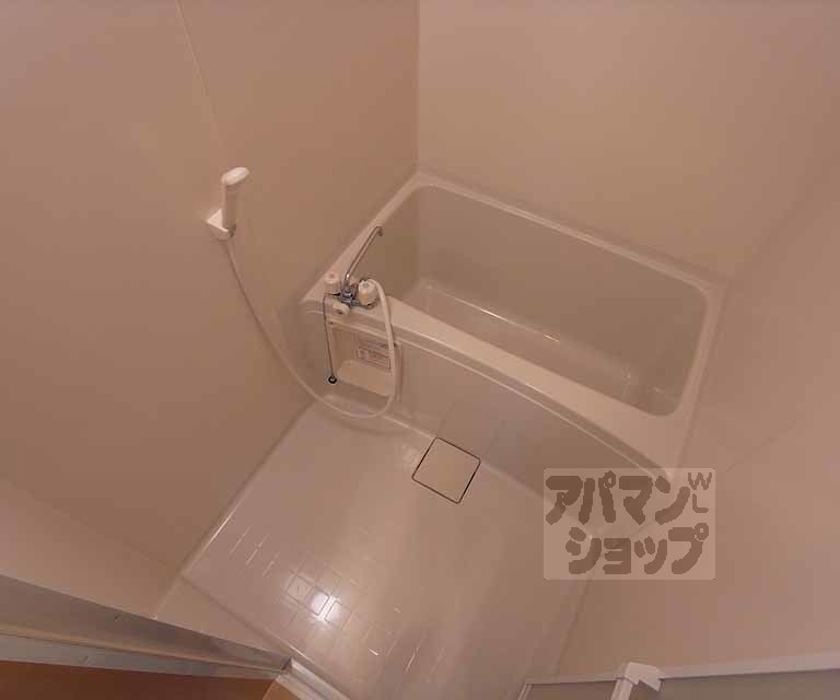 バス・シャワールーム　ゆったり入れる浴槽付きです。