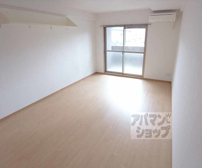 居室・リビング　東向きの明るい居室です。