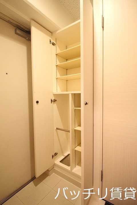 玄関　別部屋の為現状優先