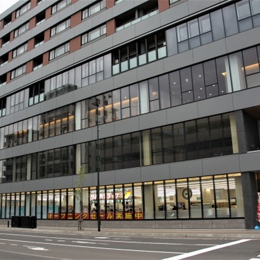 ドラックストア　ツルハドラッグ北4条店（ドラッグストア）まで384m