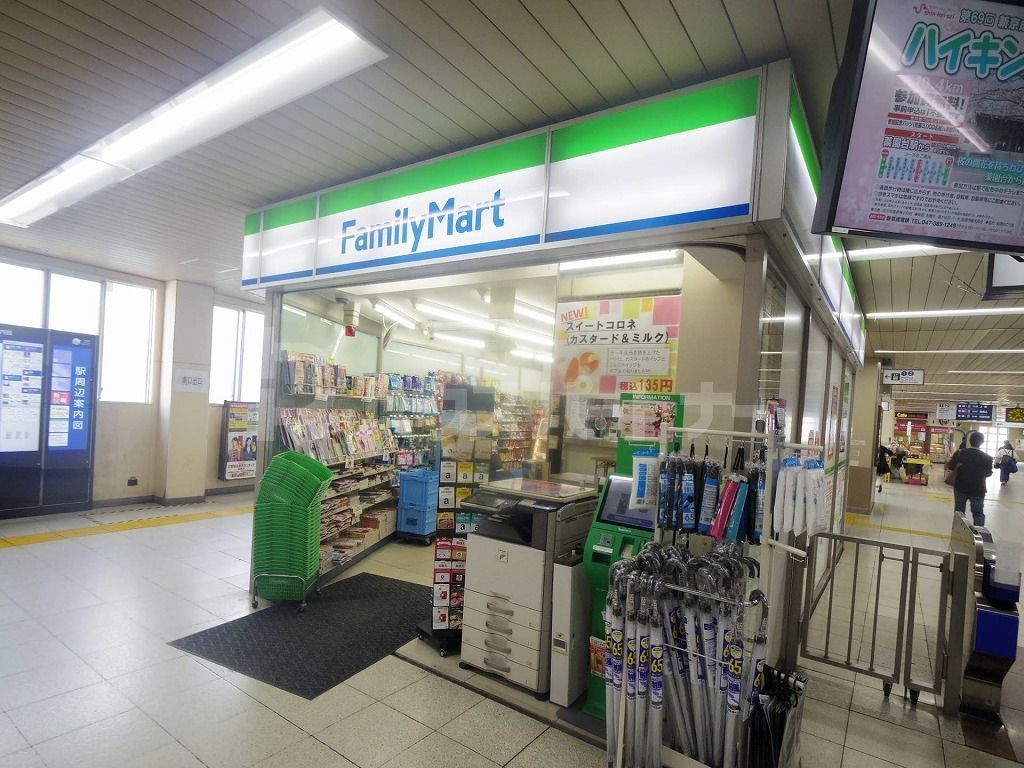 コンビニ　ファミリーマート京成高砂駅店（コンビニ）まで370m