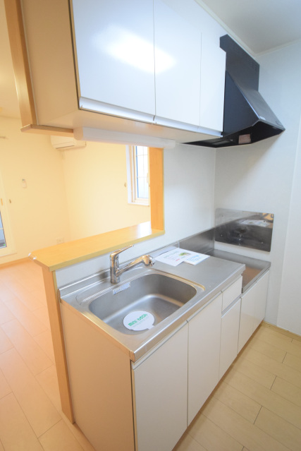 キッチン　反転タイプ中部屋の写真です