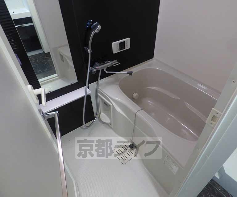 バス・シャワールーム　清潔感のあるバスです。