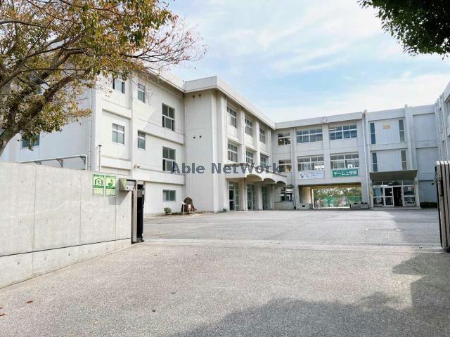 中学校　宇部市立上宇部中学校（中学校）まで458m