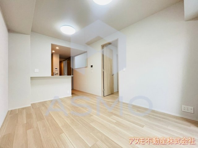 居室・リビング　同マンション別部屋参考写真