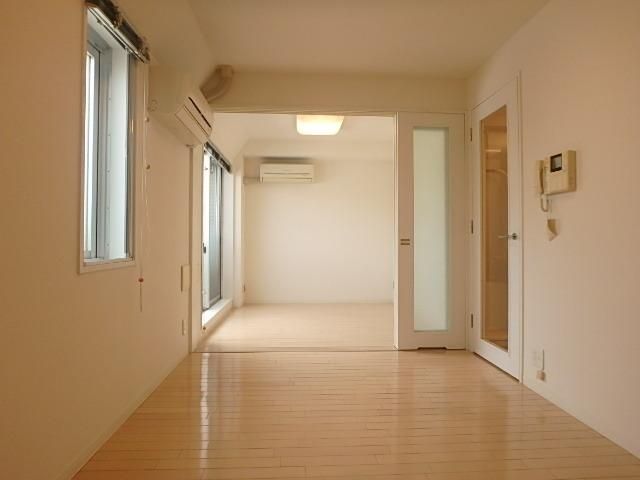 居室・リビング　室内