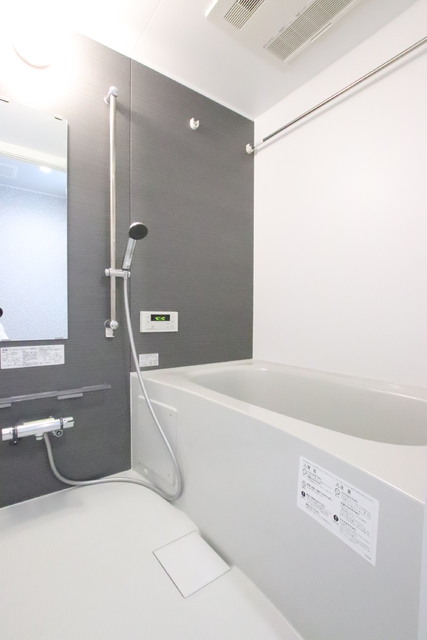 バス・シャワールーム　追い焚き機能付きのバス♪