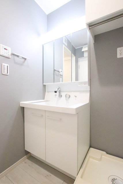 洗面設備　シャワー付き洗面化粧台♪