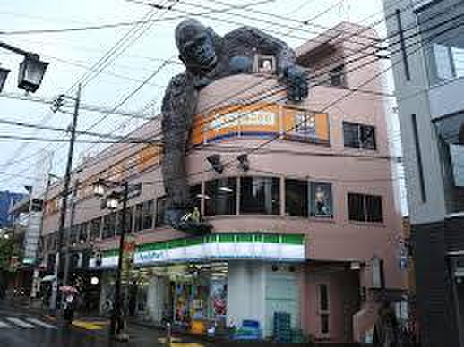 コンビニ　ファミリーマート太子堂三丁目店（コンビニ）まで60m